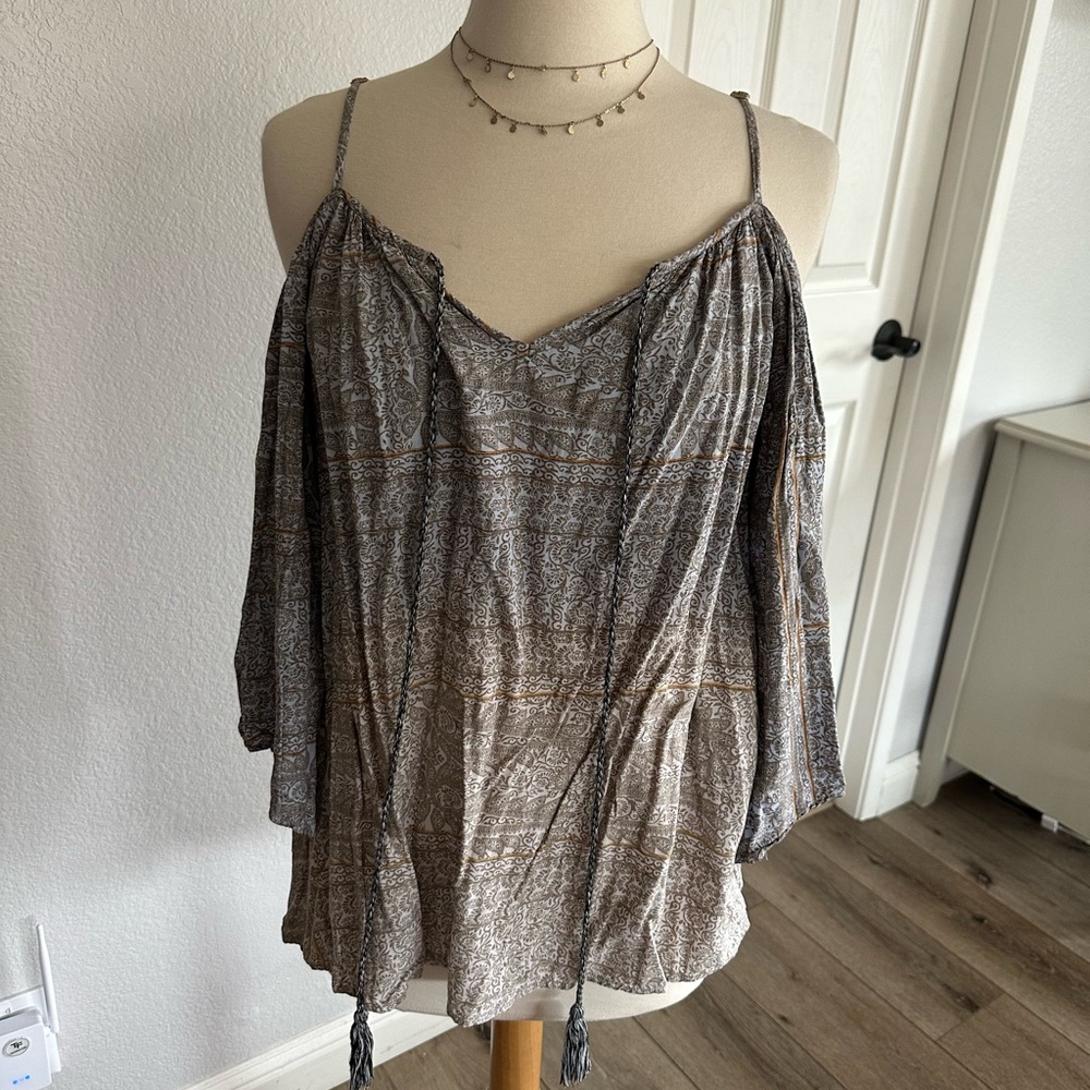 Hyku spaghetti strap off shoulder bell sleeve top size S. (Oversized)